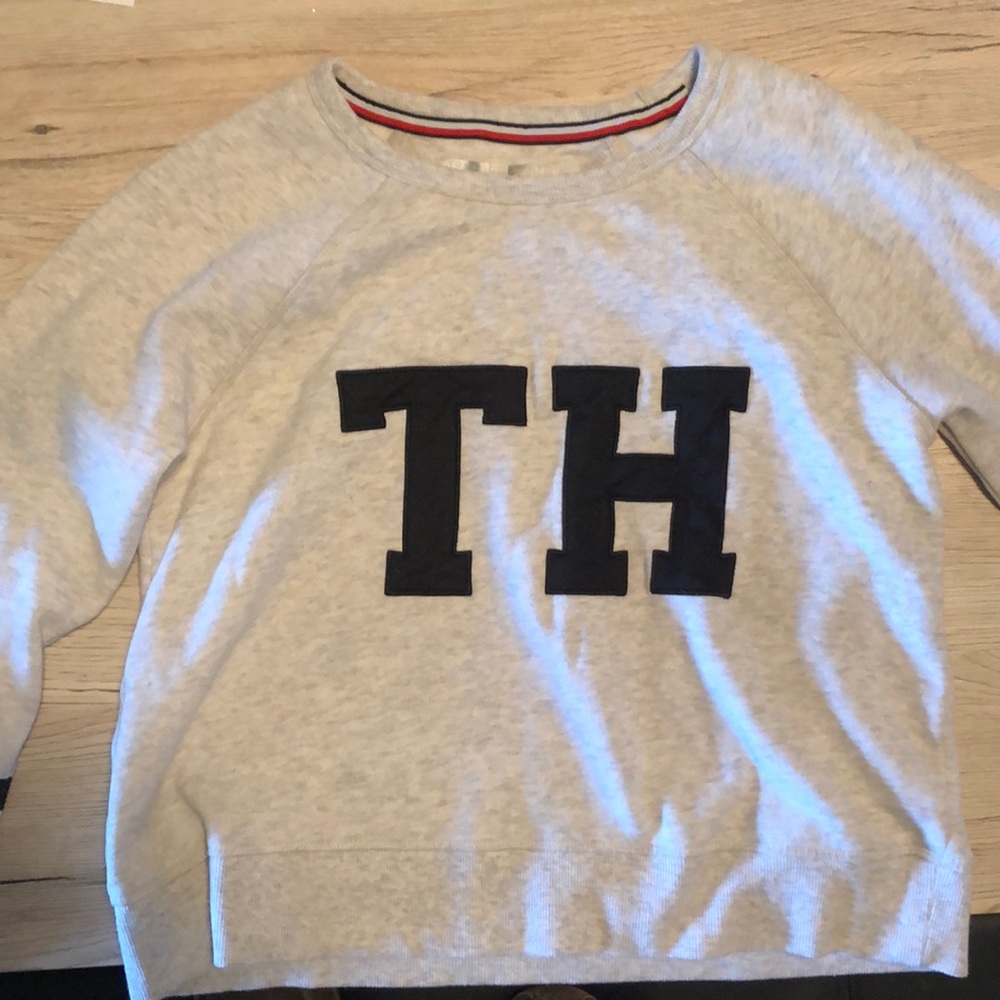 Cropped Tommy Hilfiger sweatshirt